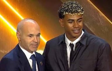 约翰逊29+9 丹尼尔斯三双率老鹰客场大胜掘金